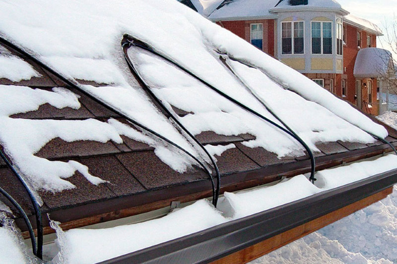 Heating cables installed in a zig-zag pattern across a roof.