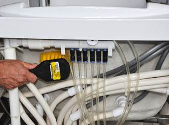 Installation of tub heating with ThermoTub heaters step 2 - Clean the surface of the tub. Step 2 of installing tub heating with ThermoTub heaters is to clean the surface of the tub.
